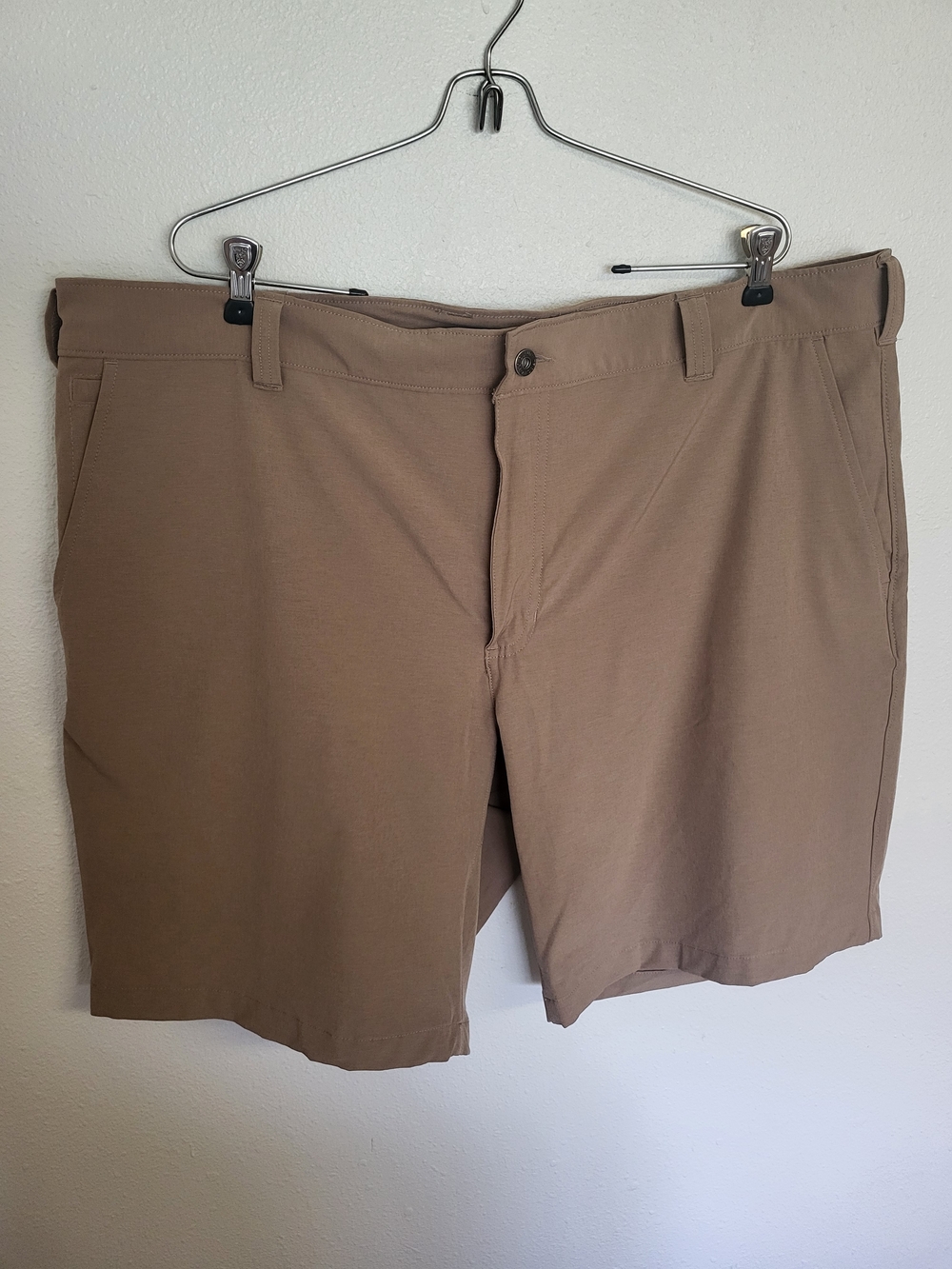 Duluth Trading Men's Brown 7 In inseam, Flat Front,  Shorts Size 42